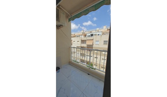 Resale - Apartment - Torrevieja - Acequion