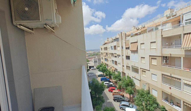 Resale - Apartment - Torrevieja - Acequion