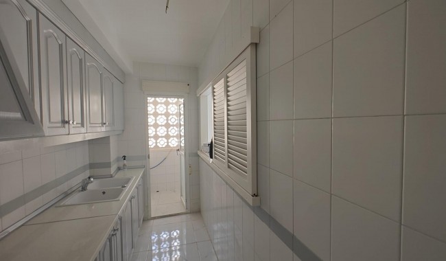 Resale - Apartment - Torrevieja - Acequion