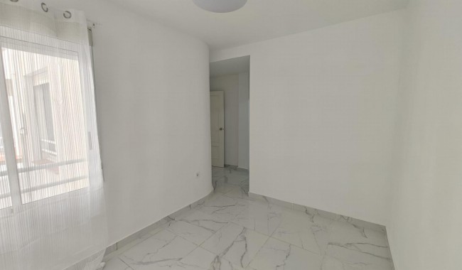 Resale - Apartment - Torrevieja - Acequion