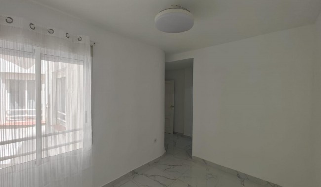 Resale - Apartment - Torrevieja - Acequion