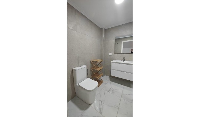 Resale - Apartment - Torrevieja - Acequion