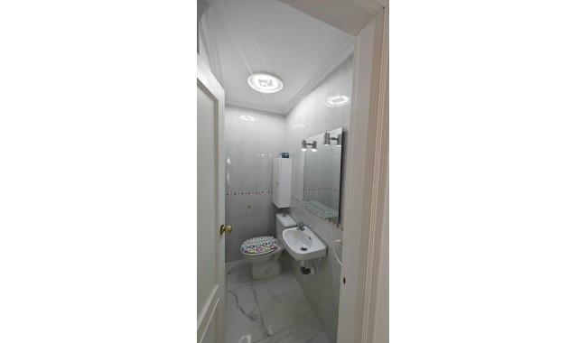 Resale - Apartment - Torrevieja - Acequion