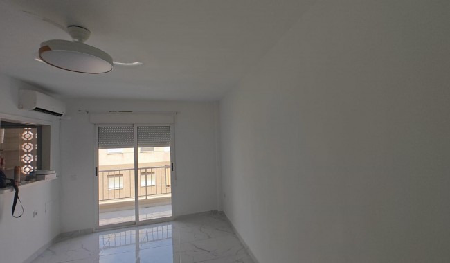 Resale - Apartment - Torrevieja - Acequion