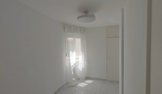 Resale - Apartment - Torrevieja - Acequion
