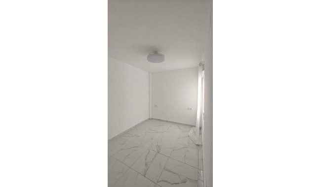 Resale - Apartment - Torrevieja - Acequion