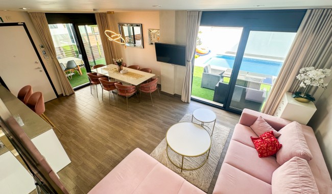 Resale - Villa - Torrevieja - Aguas Nuevas
