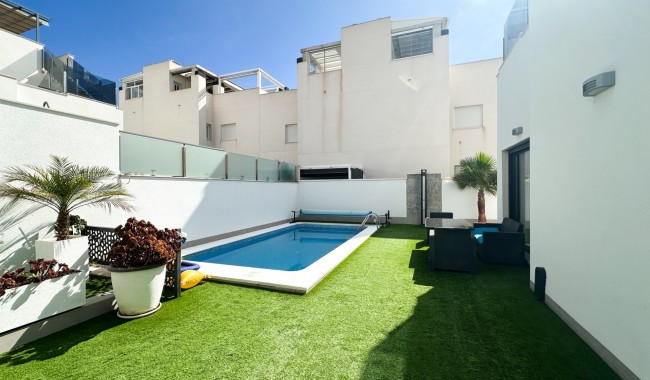 Resale - Villa - Torrevieja - Aguas Nuevas