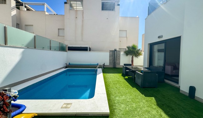Resale - Villa - Torrevieja - Aguas Nuevas