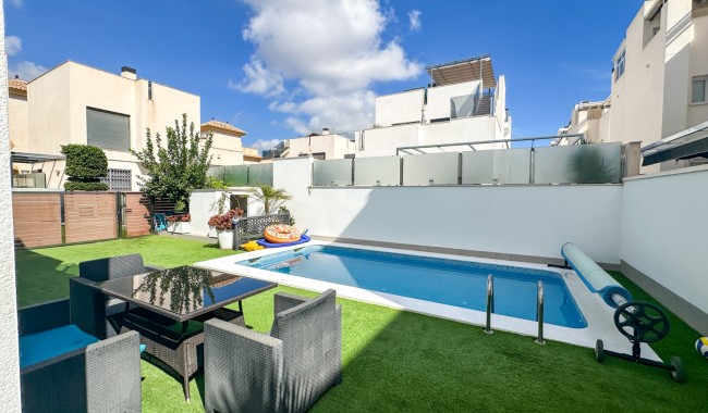 Resale - Villa - Torrevieja - Aguas Nuevas