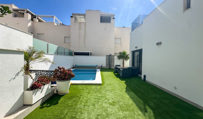 Resale - Villa - Torrevieja - Aguas Nuevas