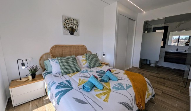 Resale - Apartment - Villamartín