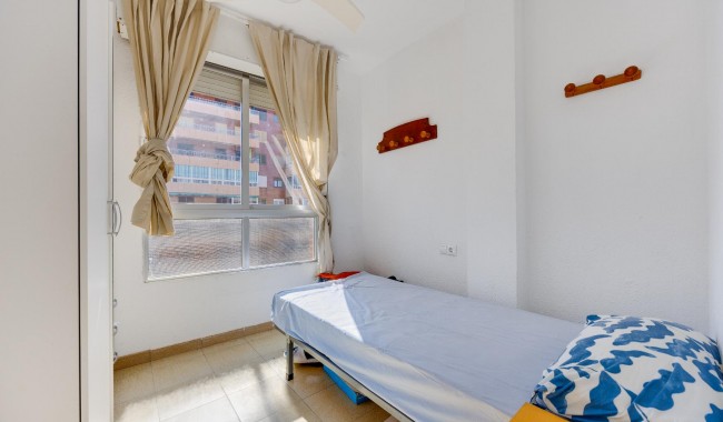Resale - Apartment - Torrevieja - Playa de La Acequion