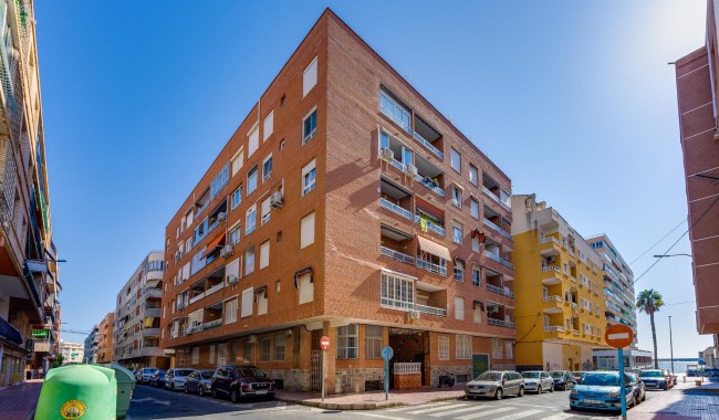 Resale - Apartment - Torrevieja - Playa de La Acequion