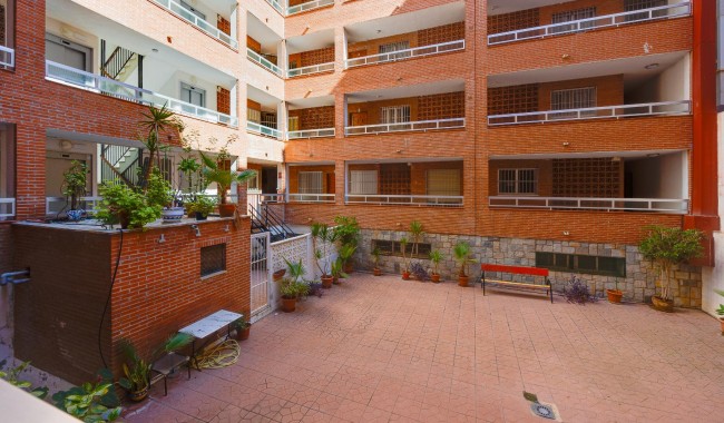 Resale - Apartment - Torrevieja - Playa de La Acequion