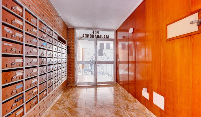 Resale - Apartment - Torrevieja - Playa de La Acequion