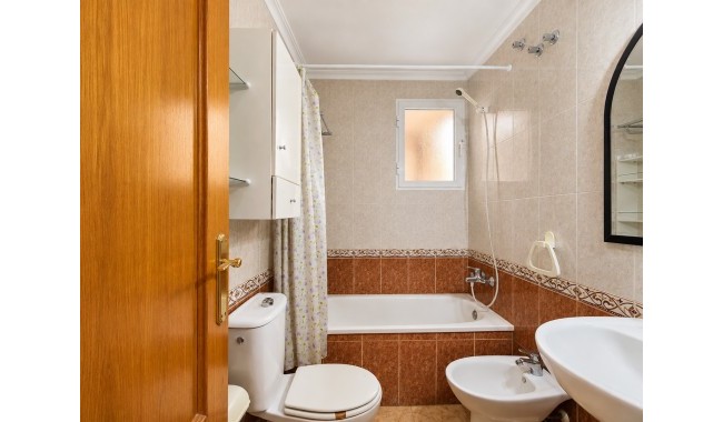 Resale - Apartment - Torrevieja - Playa del cura