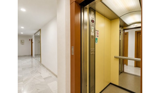 Resale - Apartment - Torrevieja - Playa del cura