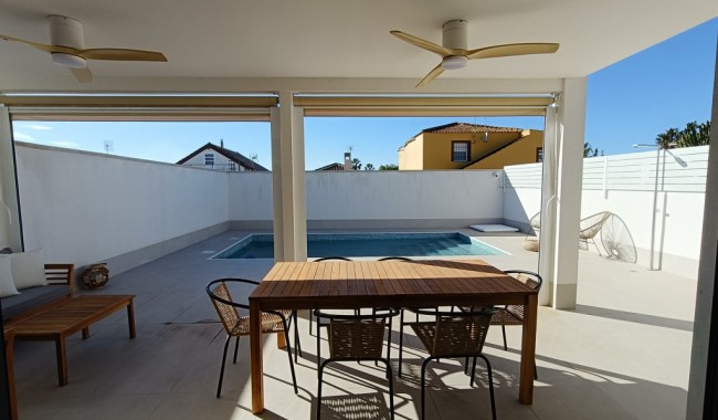Brukt - Villa - El Chaparral, Torrevieja - El Chaparral