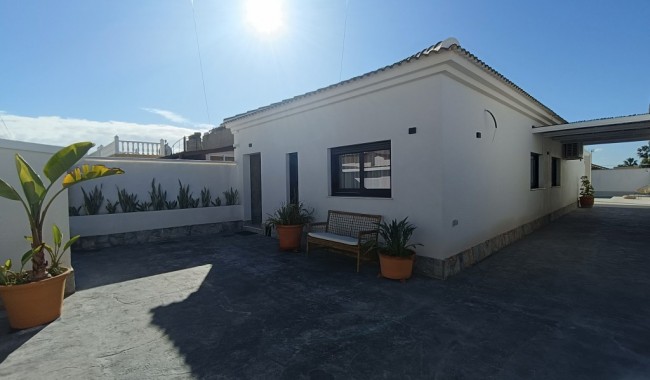 Brukt - Villa - El Chaparral, Torrevieja - El Chaparral