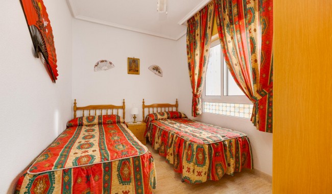 Resale - Apartment - Torrevieja - Playa de La Acequion