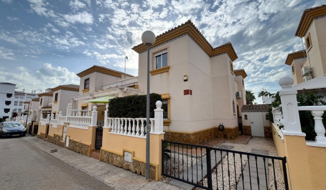 Quatro hus - Begagnad - Villamartín - PAU 8
