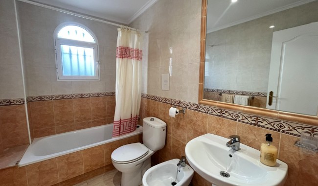 Begagnad - Quatro hus - Villamartín - PAU 8