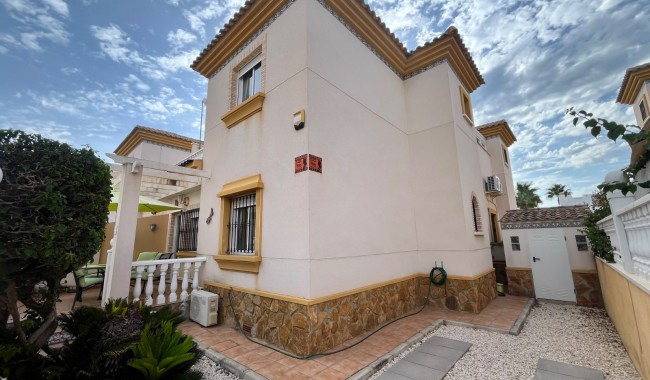 Begagnad - Quatro hus - Villamartín - PAU 8