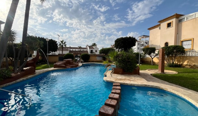 Begagnad - Quatro hus - Villamartín - PAU 8