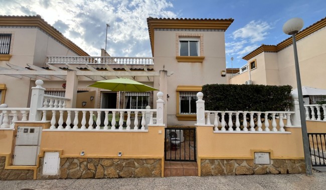 Begagnad - Quatro hus - Villamartín - PAU 8