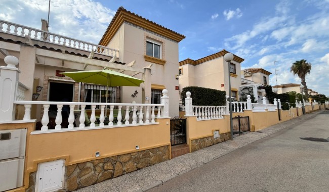Begagnad - Quatro hus - Villamartín - PAU 8