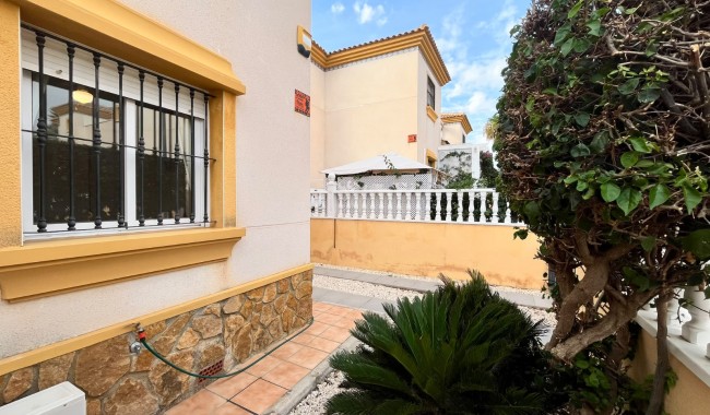 Begagnad - Quatro hus - Villamartín - PAU 8