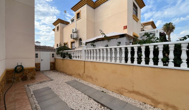 Begagnad - Quatro hus - Villamartín - PAU 8