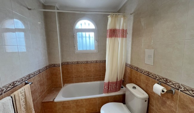 Begagnad - Quatro hus - Villamartín - PAU 8