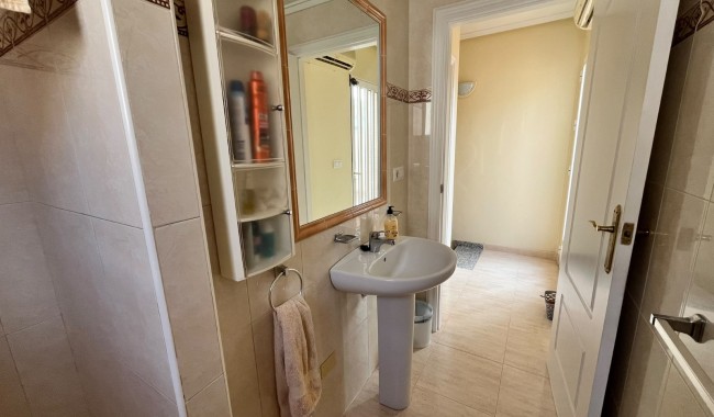 Begagnad - Quatro hus - Villamartín - PAU 8