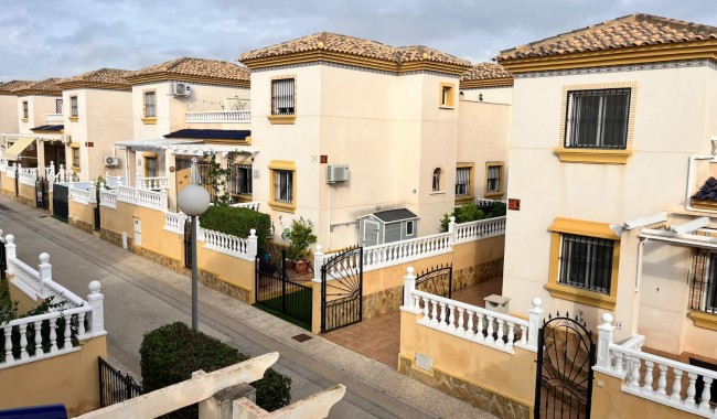 Begagnad - Quatro hus - Villamartín - PAU 8