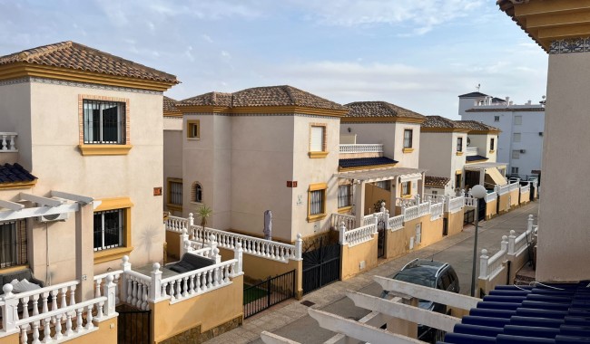 Begagnad - Quatro hus - Villamartín - PAU 8