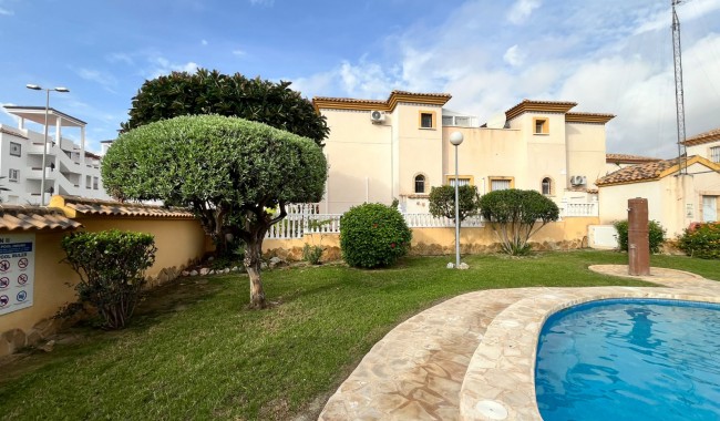 Begagnad - Quatro hus - Villamartín - PAU 8
