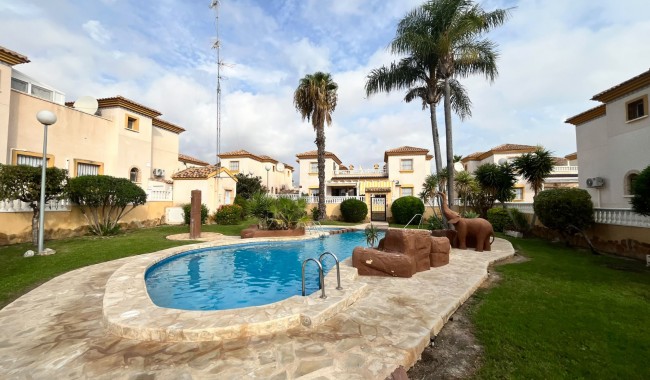 Begagnad - Quatro hus - Villamartín - PAU 8