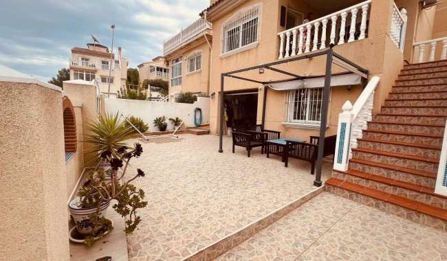 Brukt - Villa - Villamartín - Costa Blanca