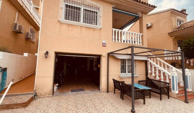 Brukt - Villa - Villamartín - Costa Blanca