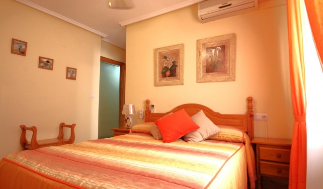 Sprzedaż - Apartament - Torrevieja - Las Piscinas Naturales