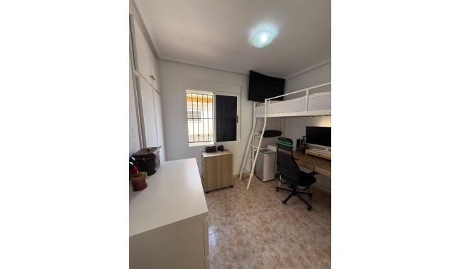 Resale - Townhouse - Orihuela - LAS FILIPINAS