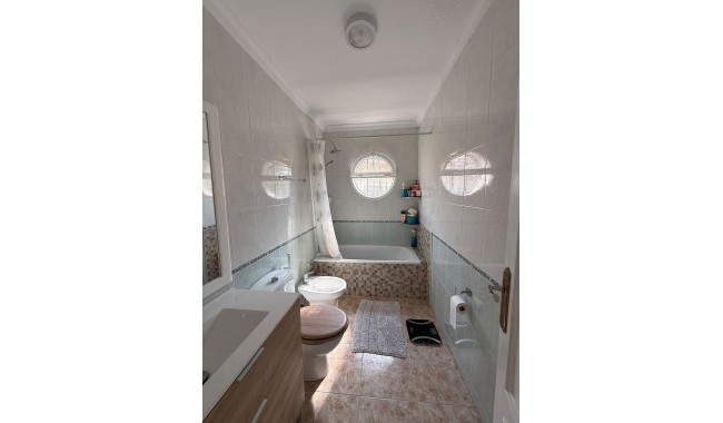 Resale - Townhouse - Orihuela - LAS FILIPINAS