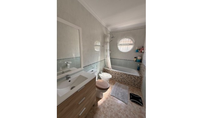 Resale - Townhouse - Orihuela - LAS FILIPINAS