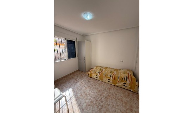 Resale - Townhouse - Orihuela - LAS FILIPINAS