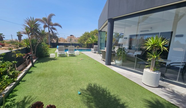 Resale - Semi-detached - Torrevieja - Los Frutales