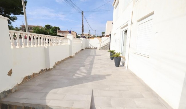 Resale - Villa - Torrevieja - Los Balcones