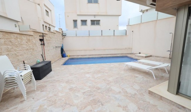 Resale - Villa - Orihuela Costa - Villamartín