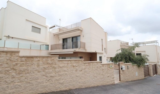 Resale - Villa - Orihuela Costa - Villamartín